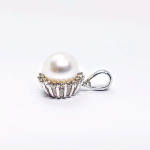 57900118-White-1