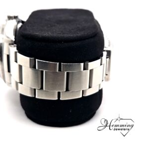 Side view of the Rolex Datejust 36 case and Oyster bracelet, showing the crown.